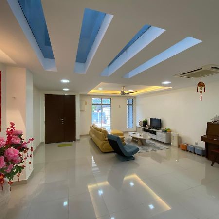 Entire Residential Home•Jia Residences Bkt Serdang沙登温暖的家 세리 켐방안 외부 사진