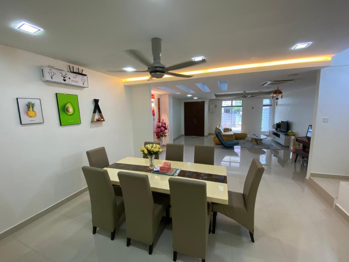 Entire Residential Home•Jia Residences Bkt Serdang沙登温暖的家 세리 켐방안 외부 사진