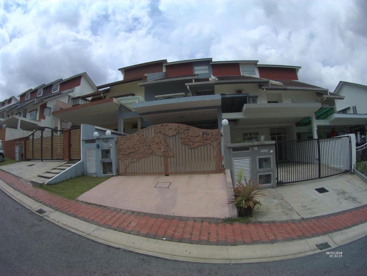 Entire Residential Home•Jia Residences Bkt Serdang沙登温暖的家 세리 켐방안 외부 사진